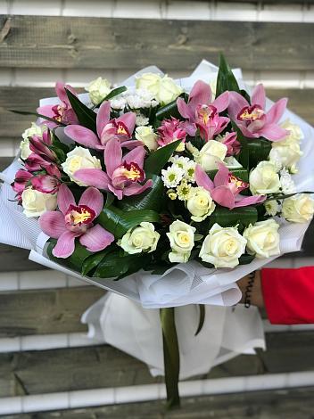 Букет цветов из: Розы и Хризантемы в Акуше