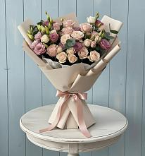 Букет цветов из:  Розы и Лизиантусы в Акуше
