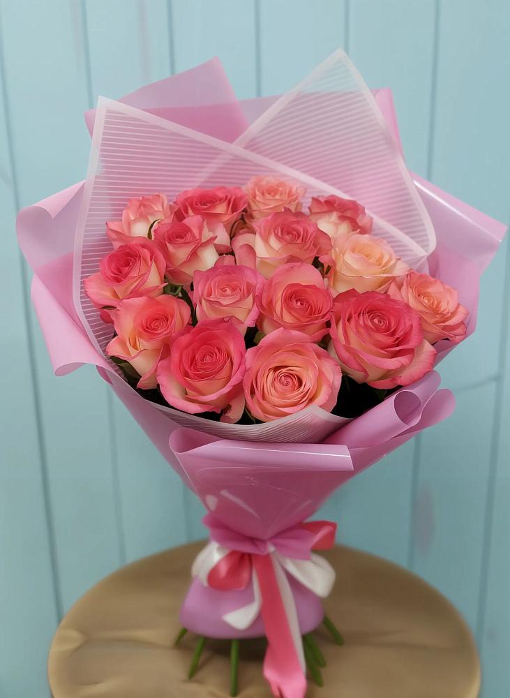 Букет 15 Розовых роз Равель в Акуше