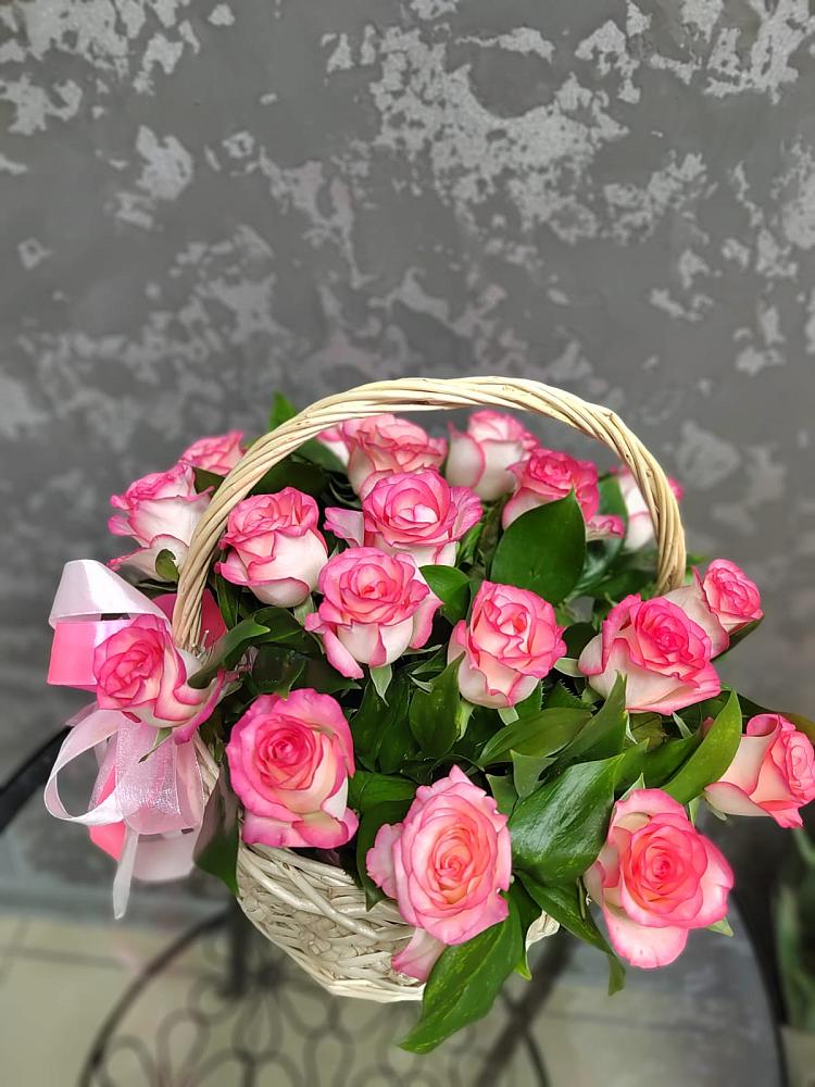 Цветочная композиция из Розы в корзине в Акуше