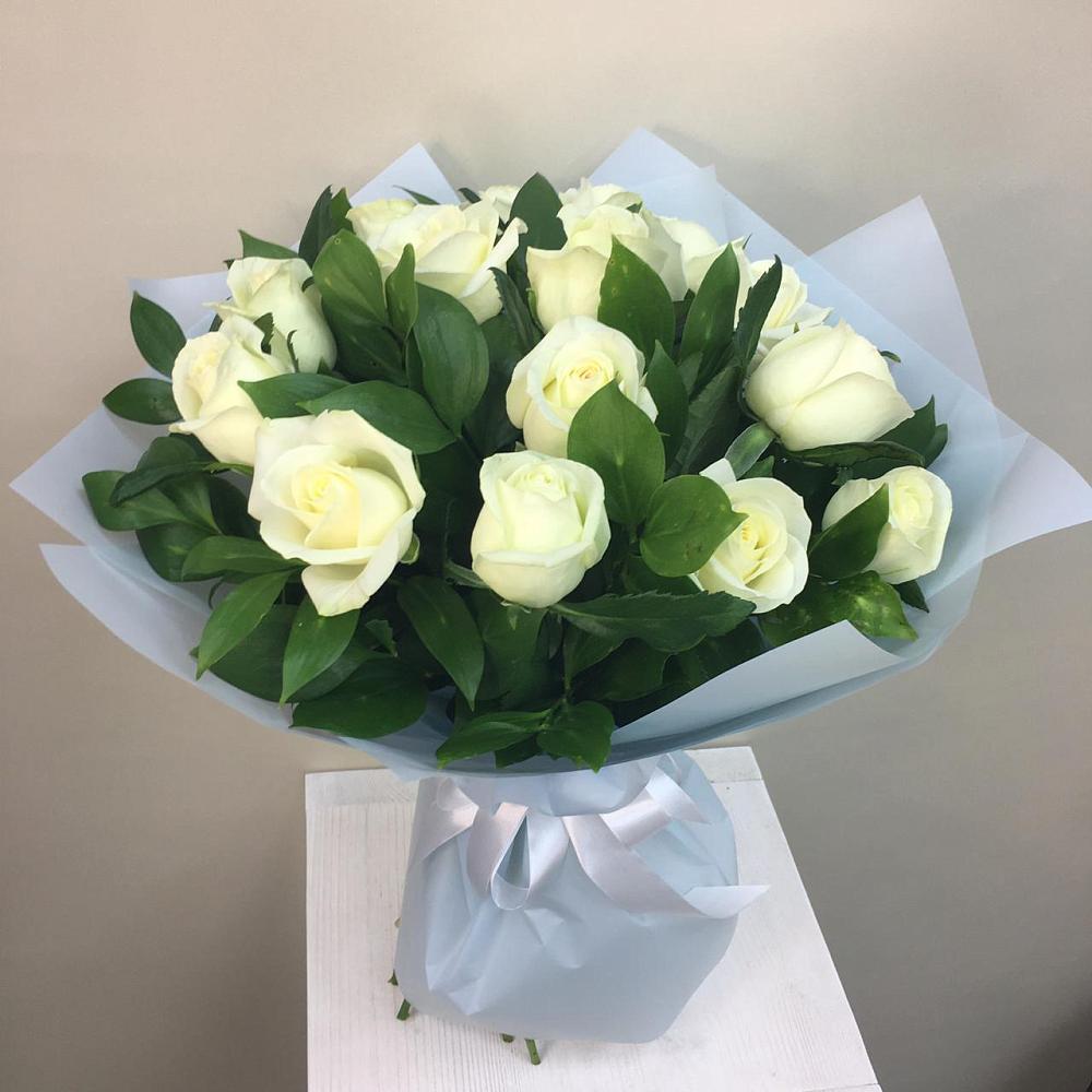 Букет 15 Белых роз Проуд в Акуше