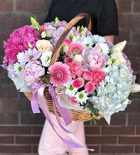 Композиция солнечный день в Акуше Цветочная композиция из Розы, Хризантемы, Пионы и Лизиантусы в корзине в Акуше