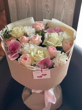 Букет цветов из: Орхидеи, Розы и Гвоздики в Акуше