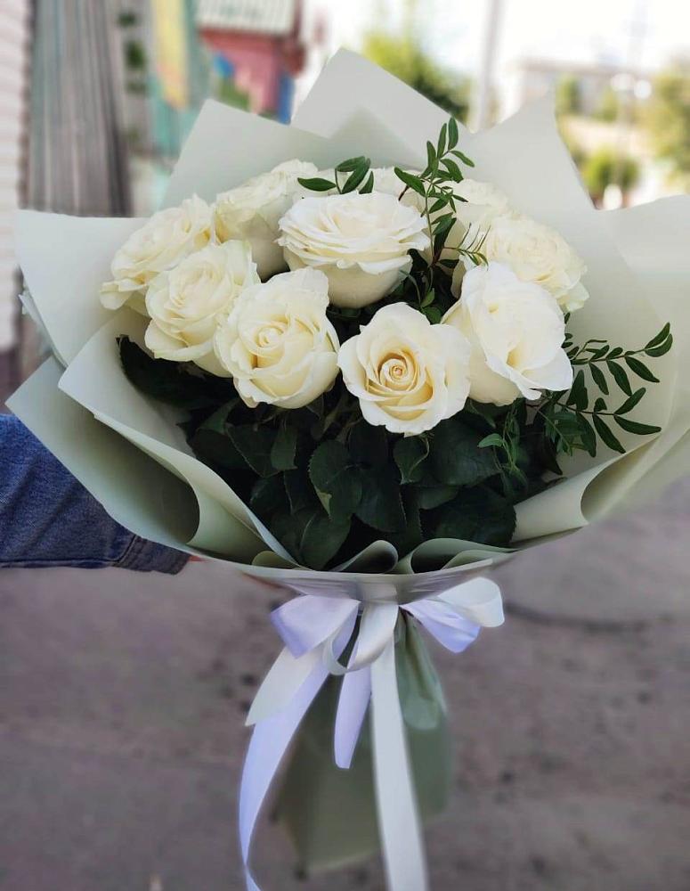 Букет Белые розы Проуд в Акуше