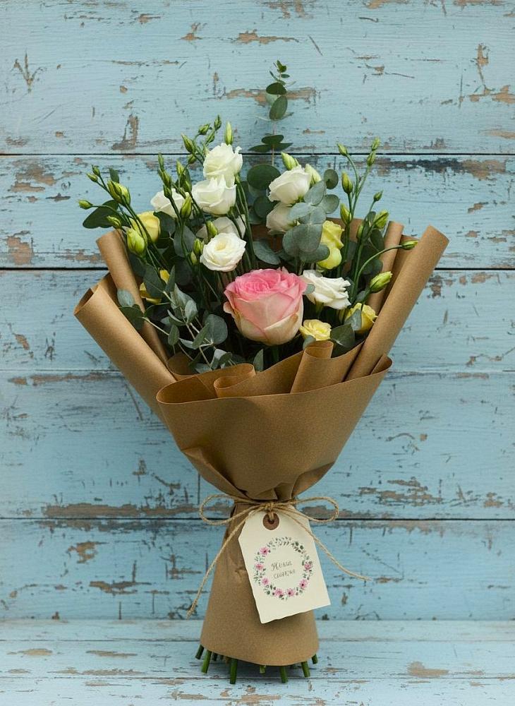 Букет цветов из: Розы и Лизиантусы в Акуше