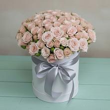 Цветочная композиция из Розы в шляпной коробке в Акуше