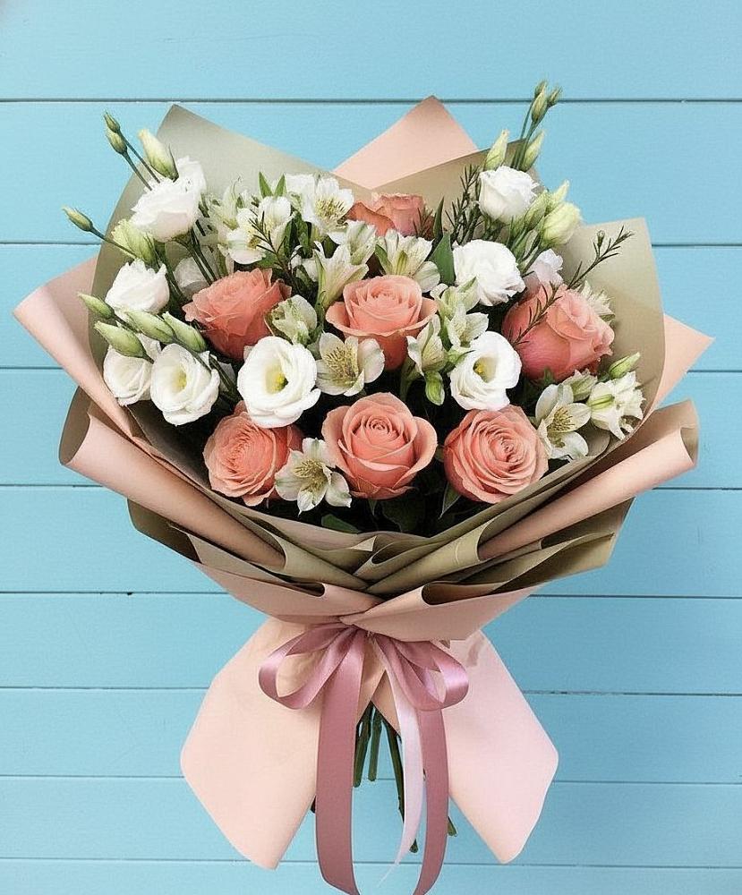 Букет цветов из: Розы, Альстромерии и Лизиантусы в Акуше