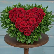 Цветочная композиция из Розы в виде сердца в Акуше