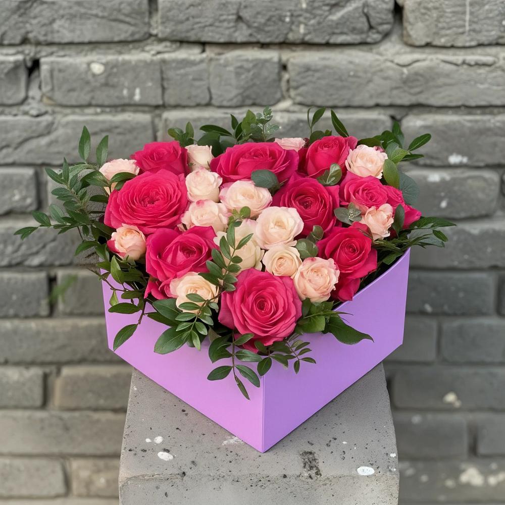 Цветочная композиция из Розы в коробке в Акуше