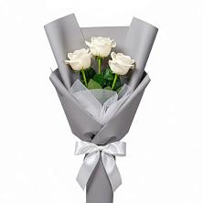 Букет 3 белые розы в Акуше