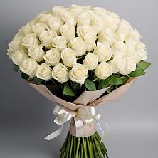 Букет 101 беля роза Белоснежка в Акуше