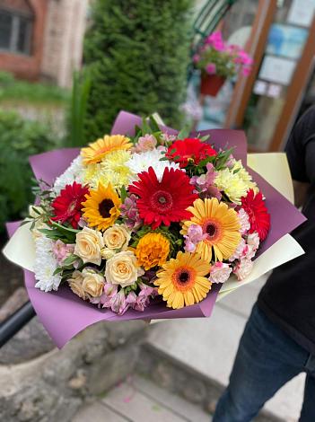 Букет цветов из: Герберы, Ромашки, Хризантемы, Розы и Подсолнухи в Акуше