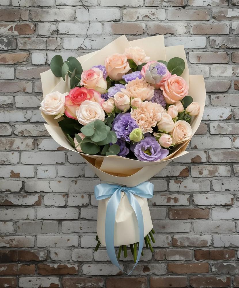 Букет цветов из: Розы, Лизиантусы и Гвоздики в Акуше