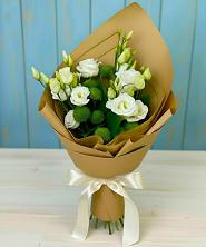 Букет цветов из:  Хризантемы и Лизиантусы в Акуше