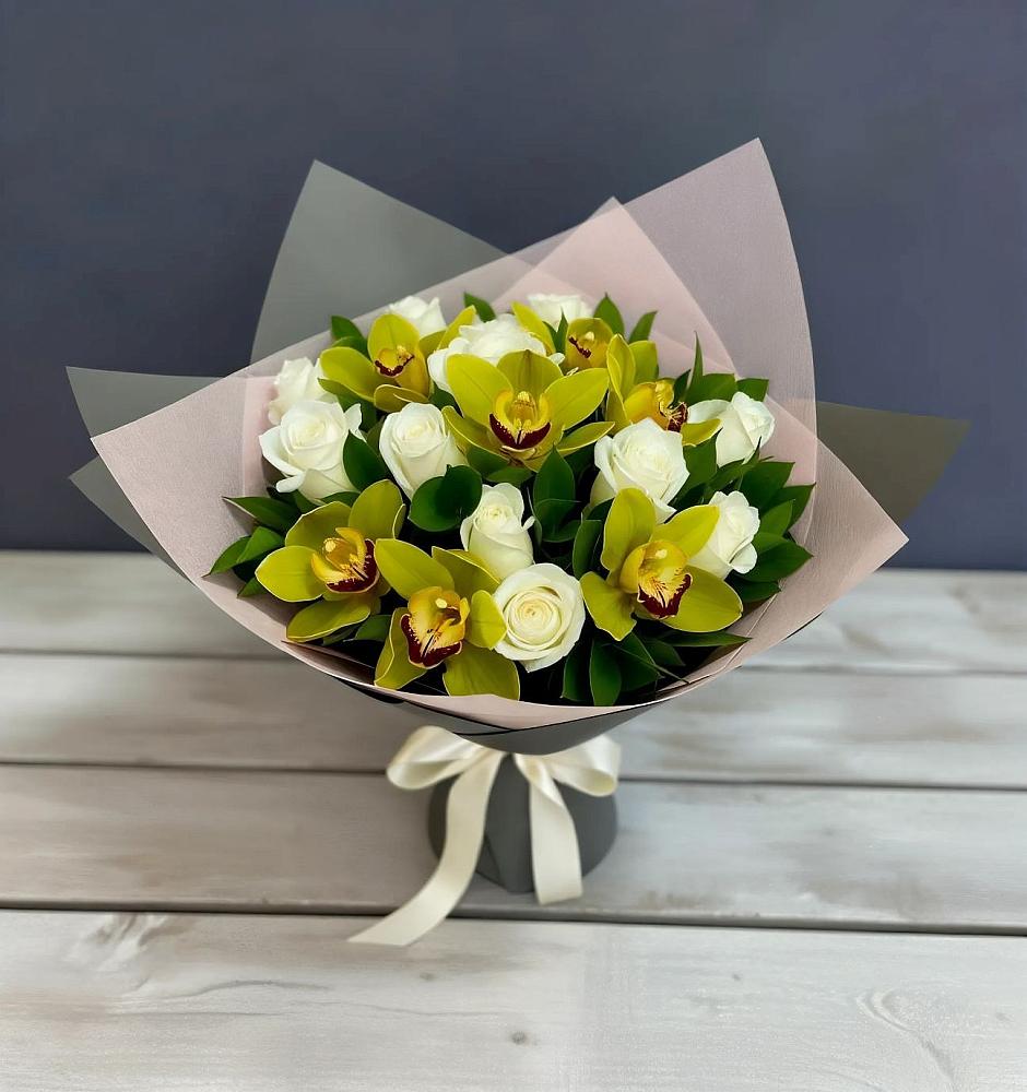 Букет цветов из: Орхидеи и Розы в Акуше