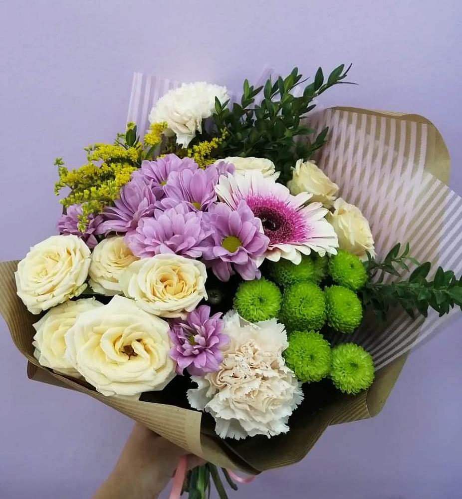 Букет цветов из: Хризантемы, Розы, Гвоздики и Герберы в Акуше