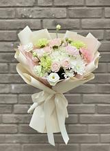 Букет цветов из:  Гвоздики, Розы, Лизиантусы и Хризантемы в Акуше