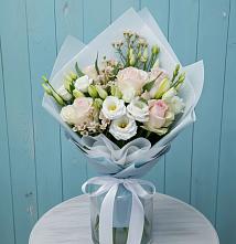 Букет цветов из:  Розы и Лизиантусы в Акуше