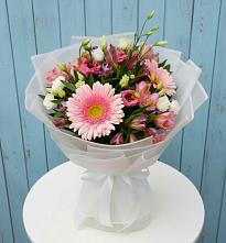 Букет цветов из:  Герберы, Альстромерии и Лизиантусы в Акуше