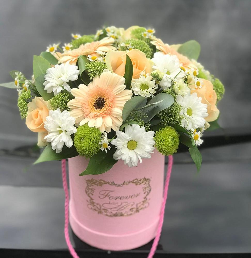 Цветочная композиция из Розы, Герберы и Хризантемы в шляпной коробке в Акуше