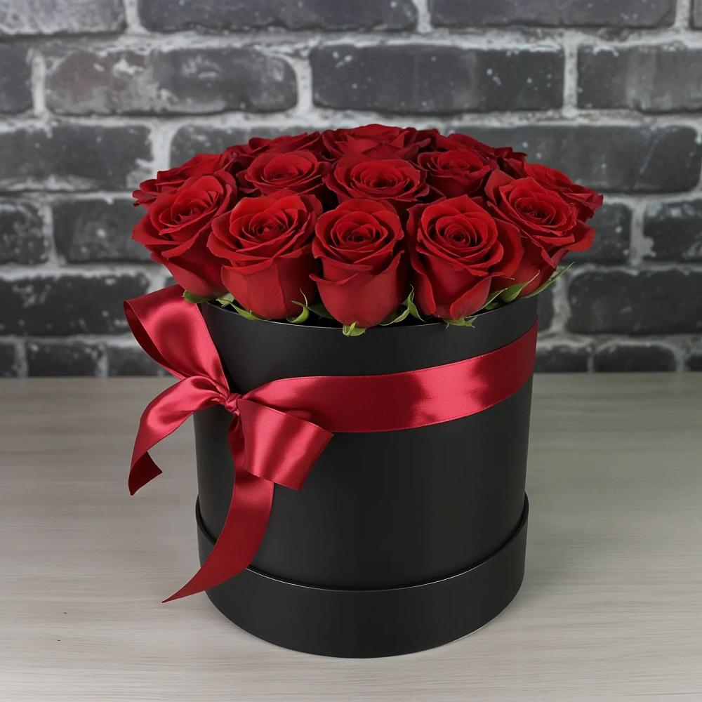 Цветочная композиция из Розы в шляпной коробке в Акуше