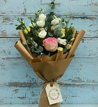 Букет цветов из:  Розы и Лизиантусы в Акуше