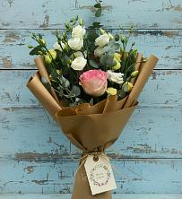 Букет цветов из:  Розы и Лизиантусы в Акуше