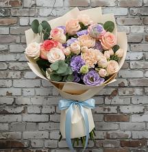 Букет цветов из:  Розы, Лизиантусы и Гвоздики #REPLACE_PRED# Акуше
