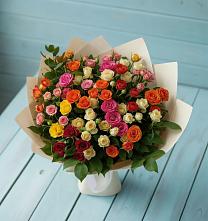 Букет Микс из разноцветных кустовых роз в Акуше