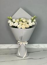 Букет цветов из:  Розы и Лизиантусы в Акуше